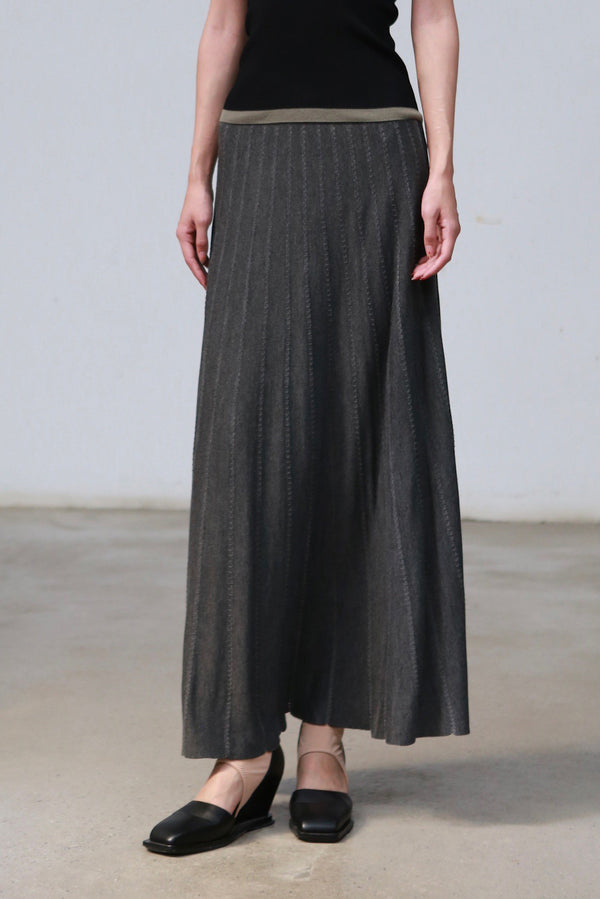 SWAYING 24 Early Autumn Vertical Striped Knitted Swing Skirt SW-SW24PF3B01-HUI Gray